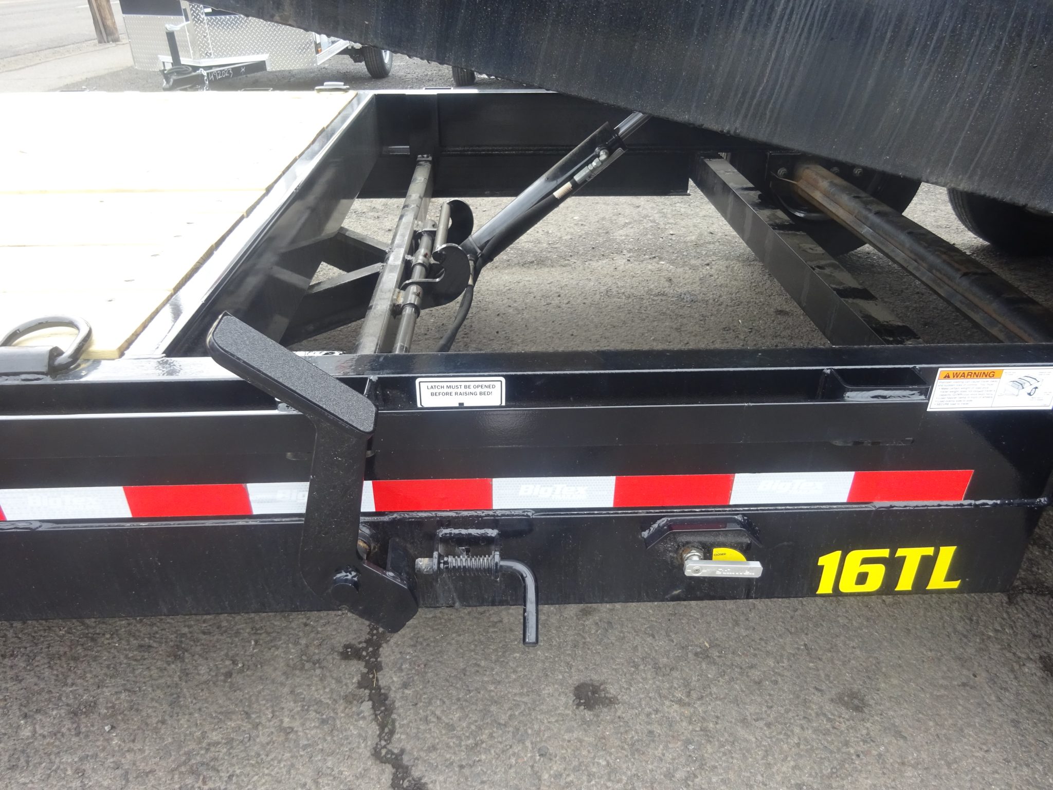 2024 Big Tex 80″x22′ 16TL Split Tilt 16’+6′ Equipment Trailer *** WITH