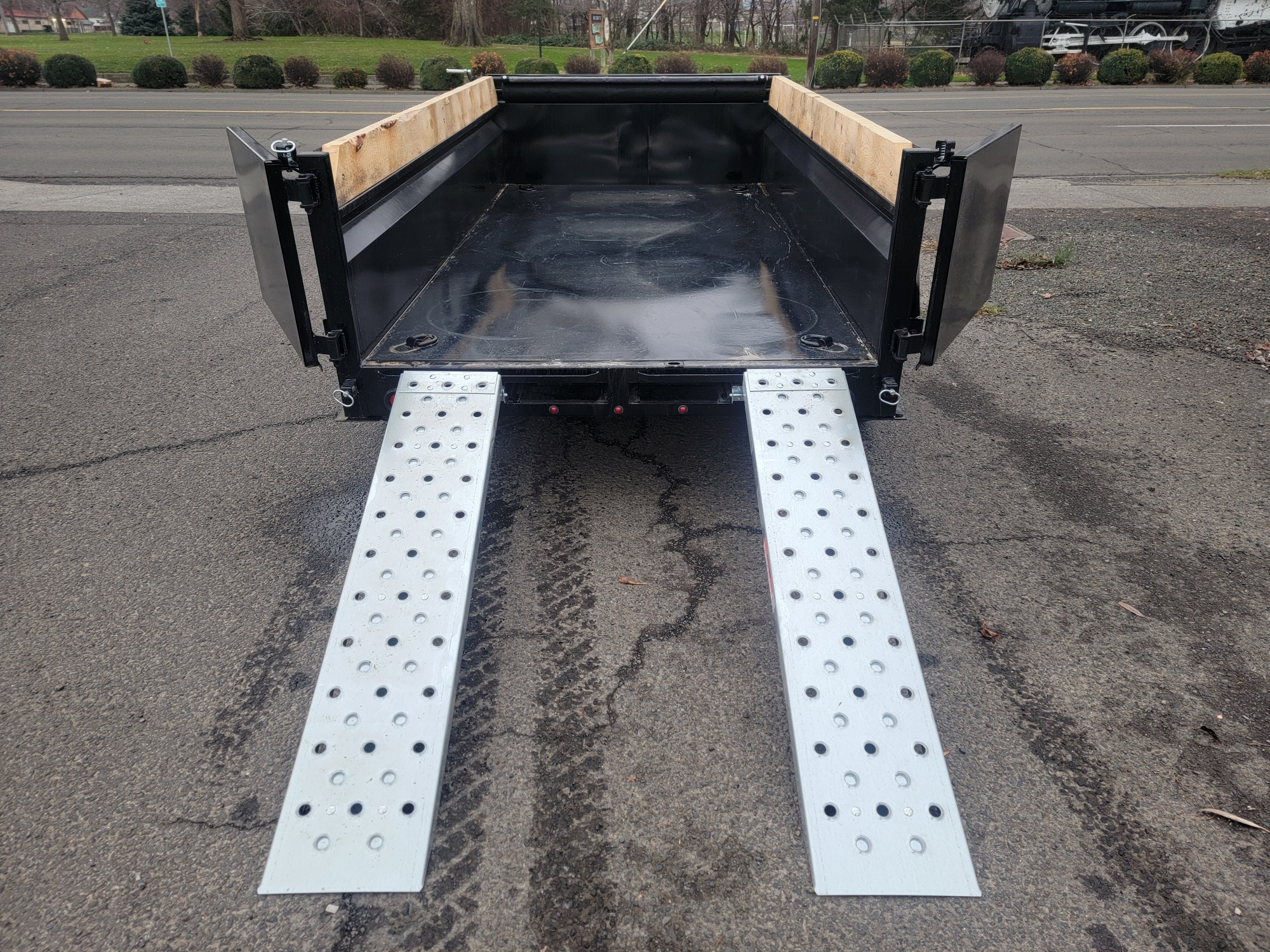 2026 Southland 5'x10' Dump Trailer *** Tarp Kit & Ramps *** - Image 5