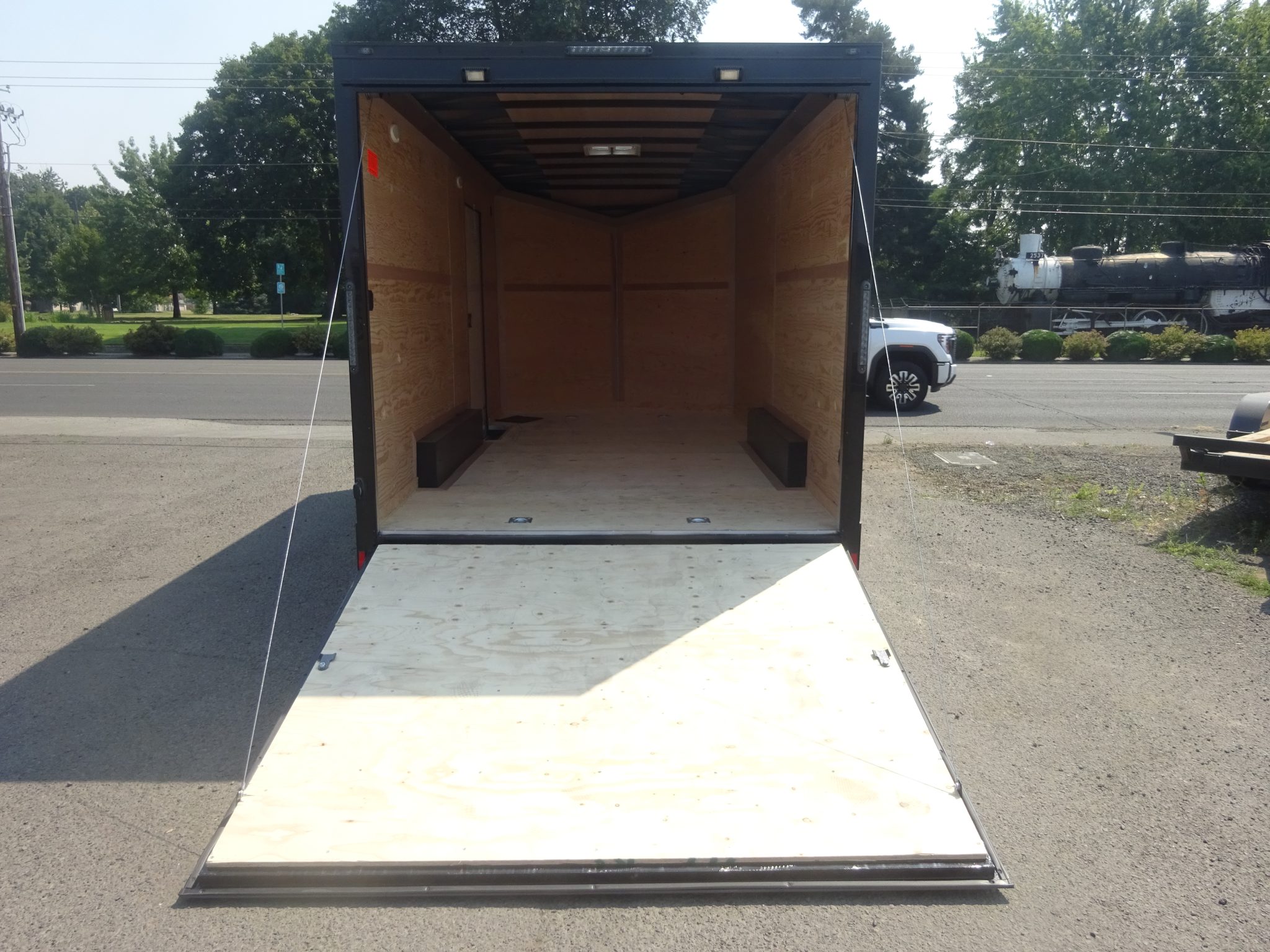 2026 Cargo Mate 8’x16′ E-Series Enclosed Trailers *** 12″ EXTRA HEIGHT *** - Image 5