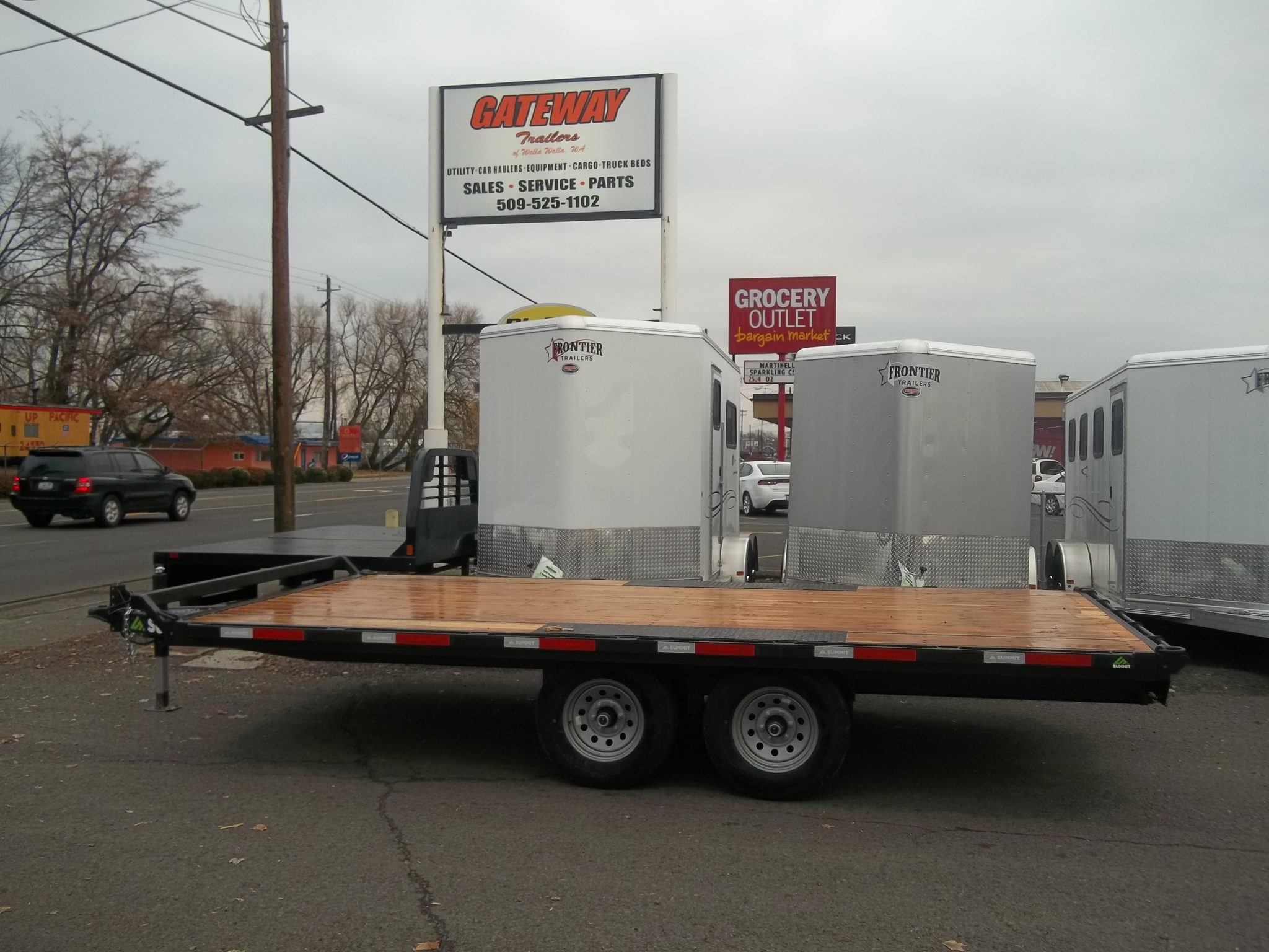2026 Summit 8.5’x16′ Cascade Deckover Trailer *** 8′ LOADING RAMPS ***