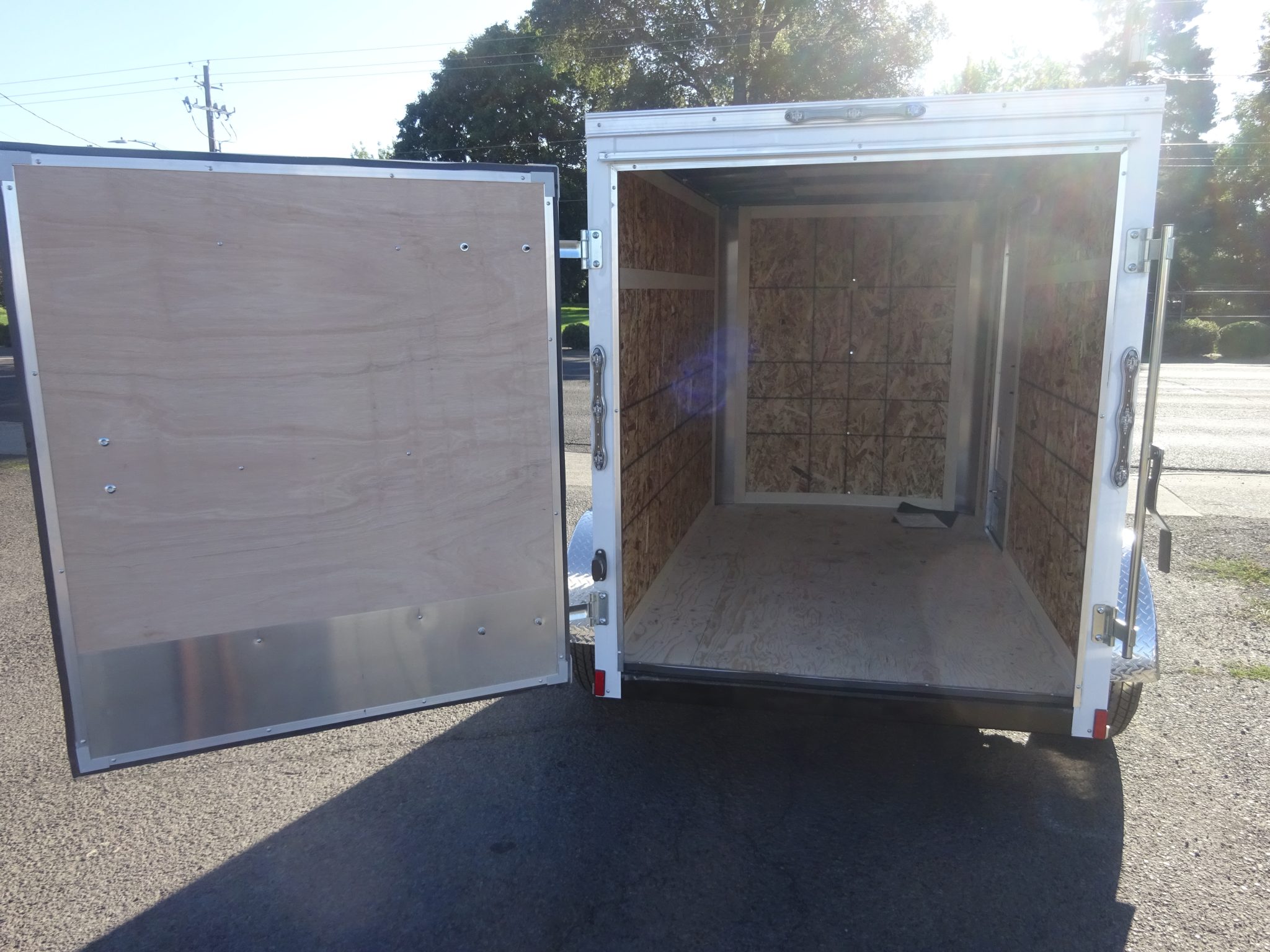 2026 Cargo Mate 5'x8' Challenger Enclosed Trailer *** REAR BARN DOORS *** - Image 5
