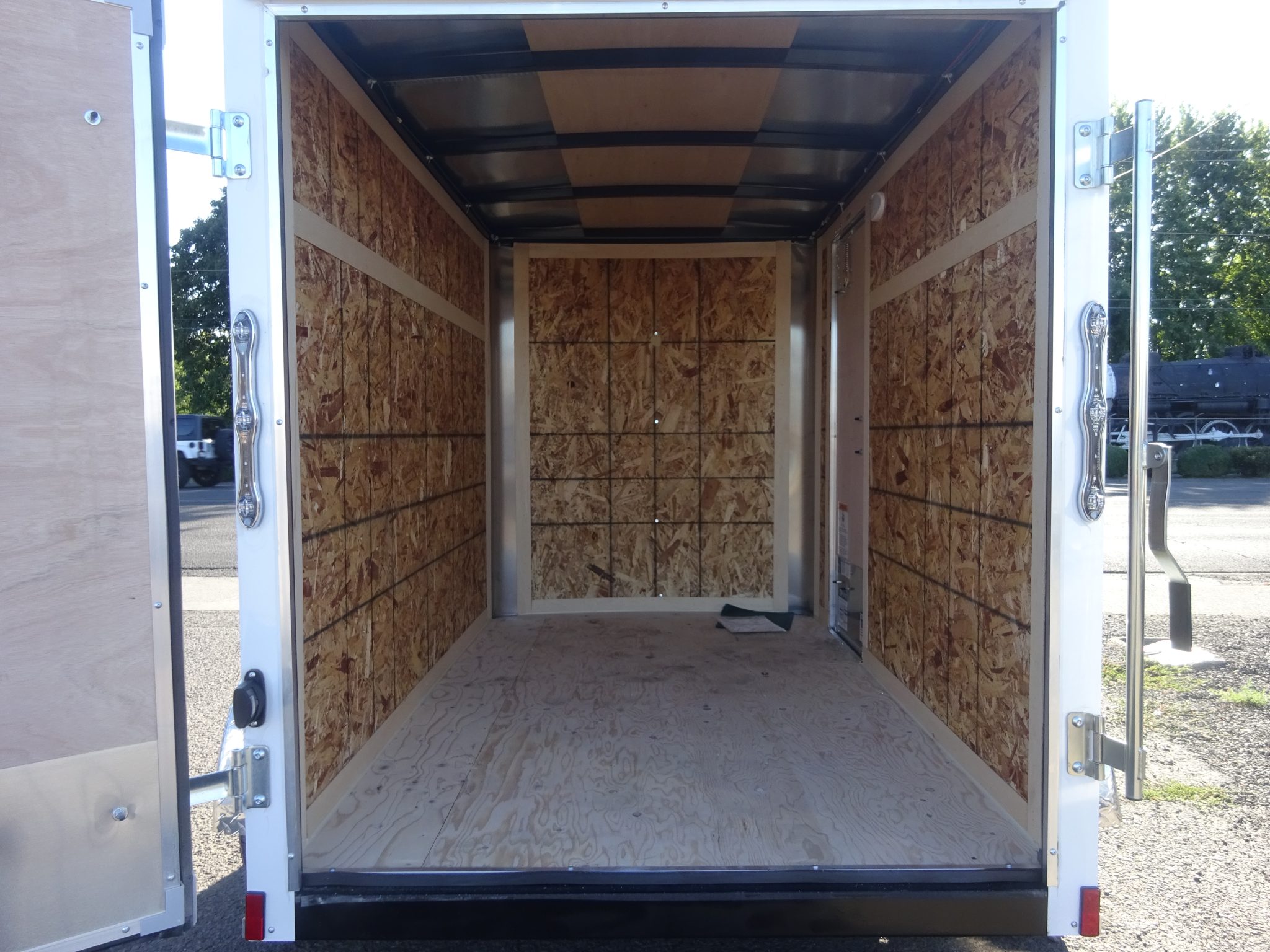 2026 Cargo Mate 5'x8' Challenger Enclosed Trailer *** REAR BARN DOORS *** - Image 6