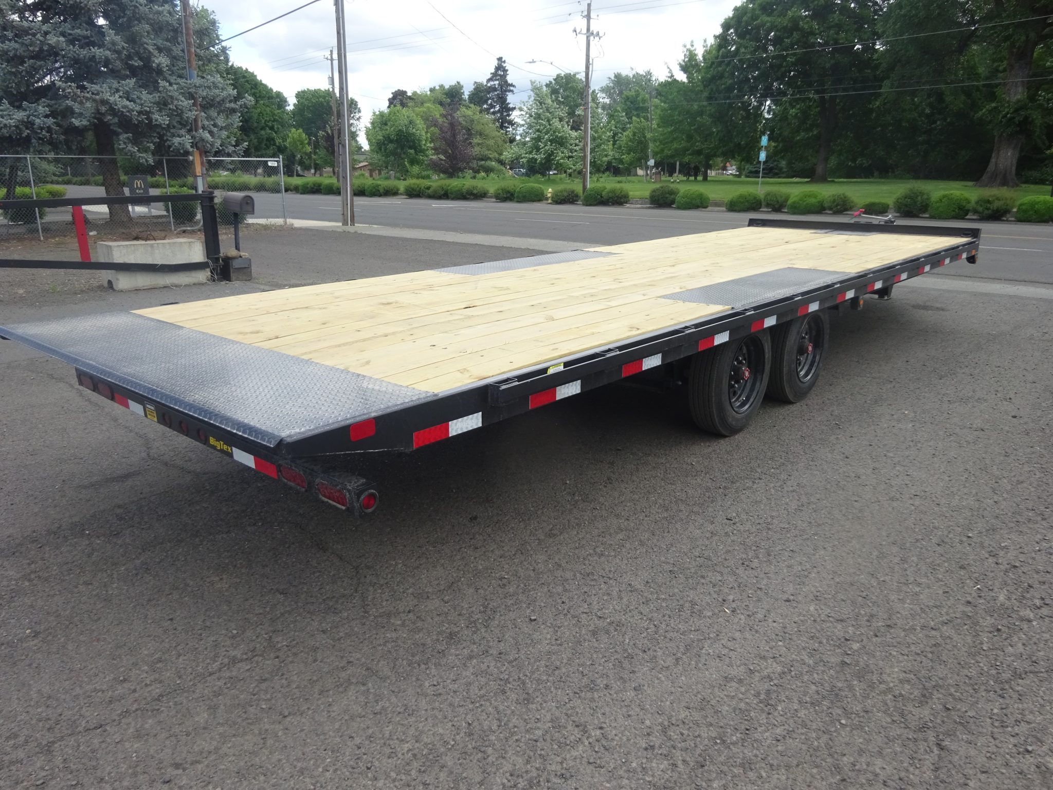 2026 Big Tex 102″x26′ 16OT Deck Over Power Tilt *** OIL BATH HUBS *** - Image 4