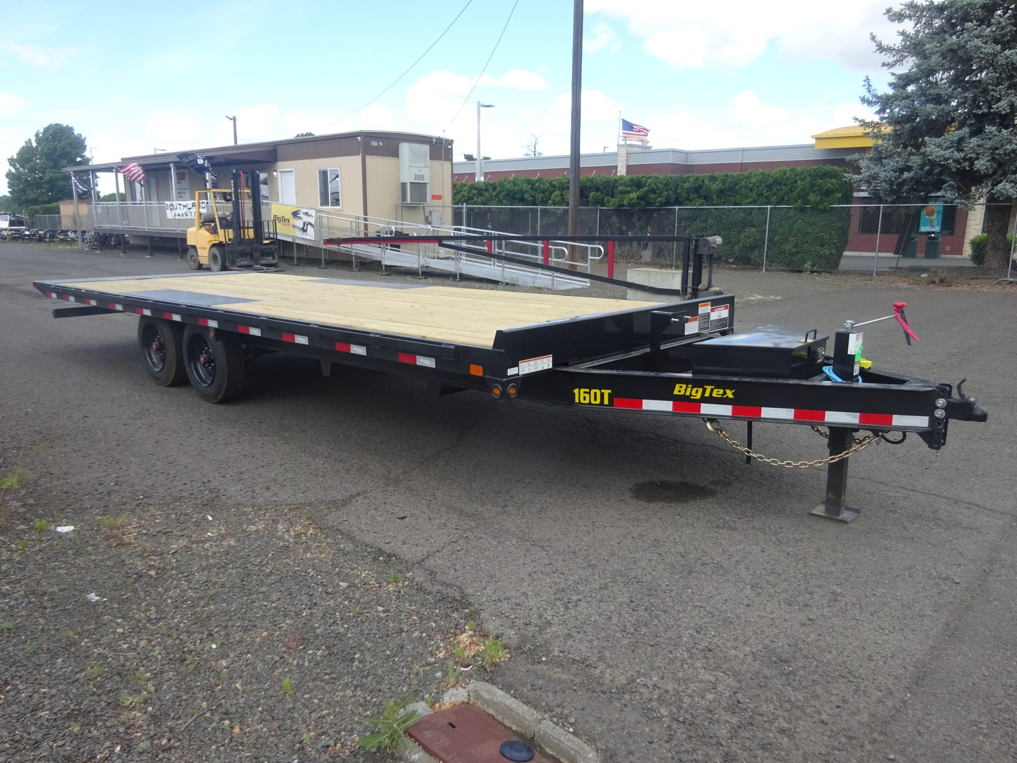 2026 Big Tex 102"x24' 16OT Deck Over Power Tilt *** OIL BATH HUBS *** - Image 3