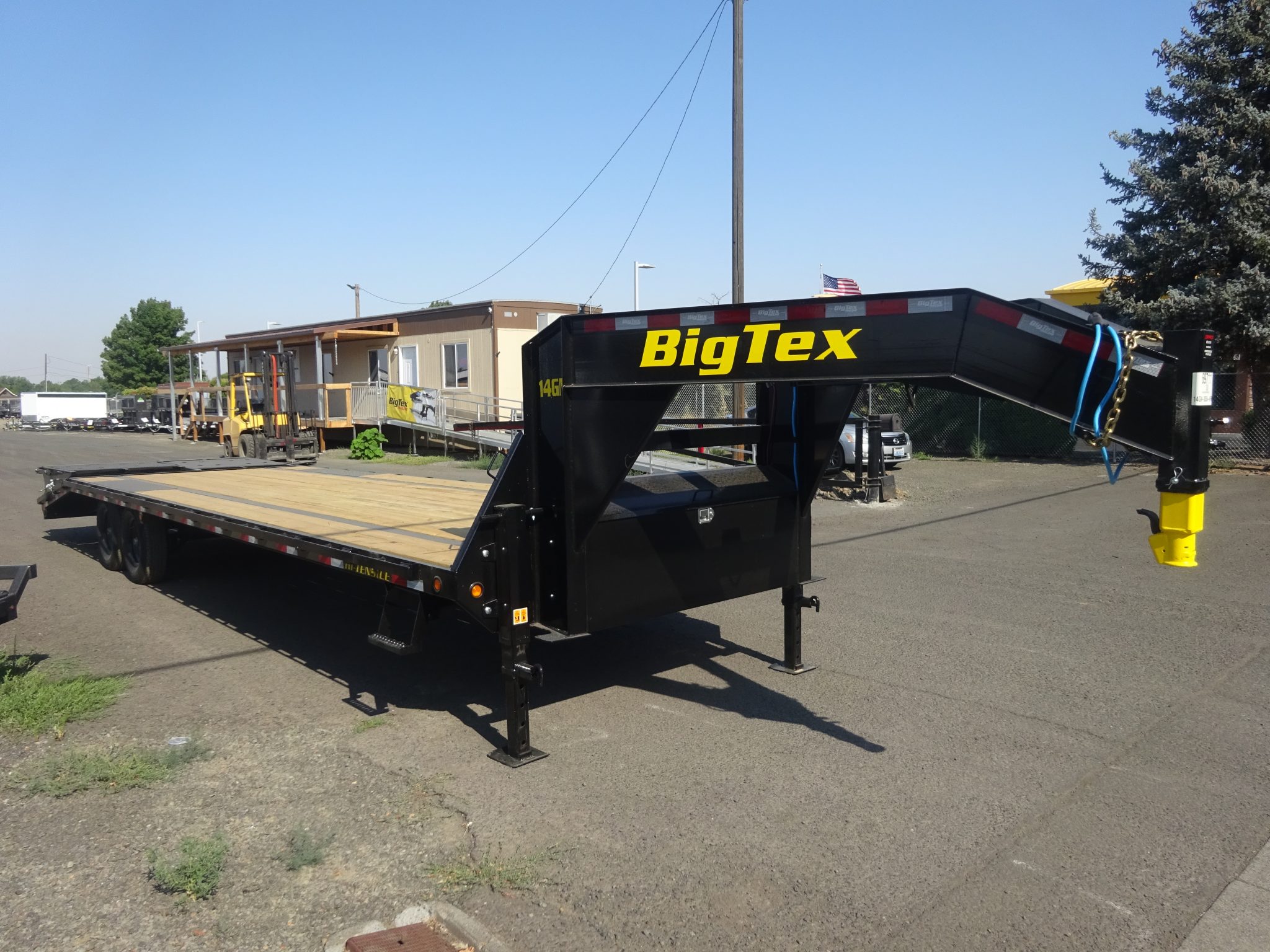 2027 Big Tex 102"x20'+5' 14GN Gooseneck Trailer *** WITH MEGA RAMPS *** - Image 3