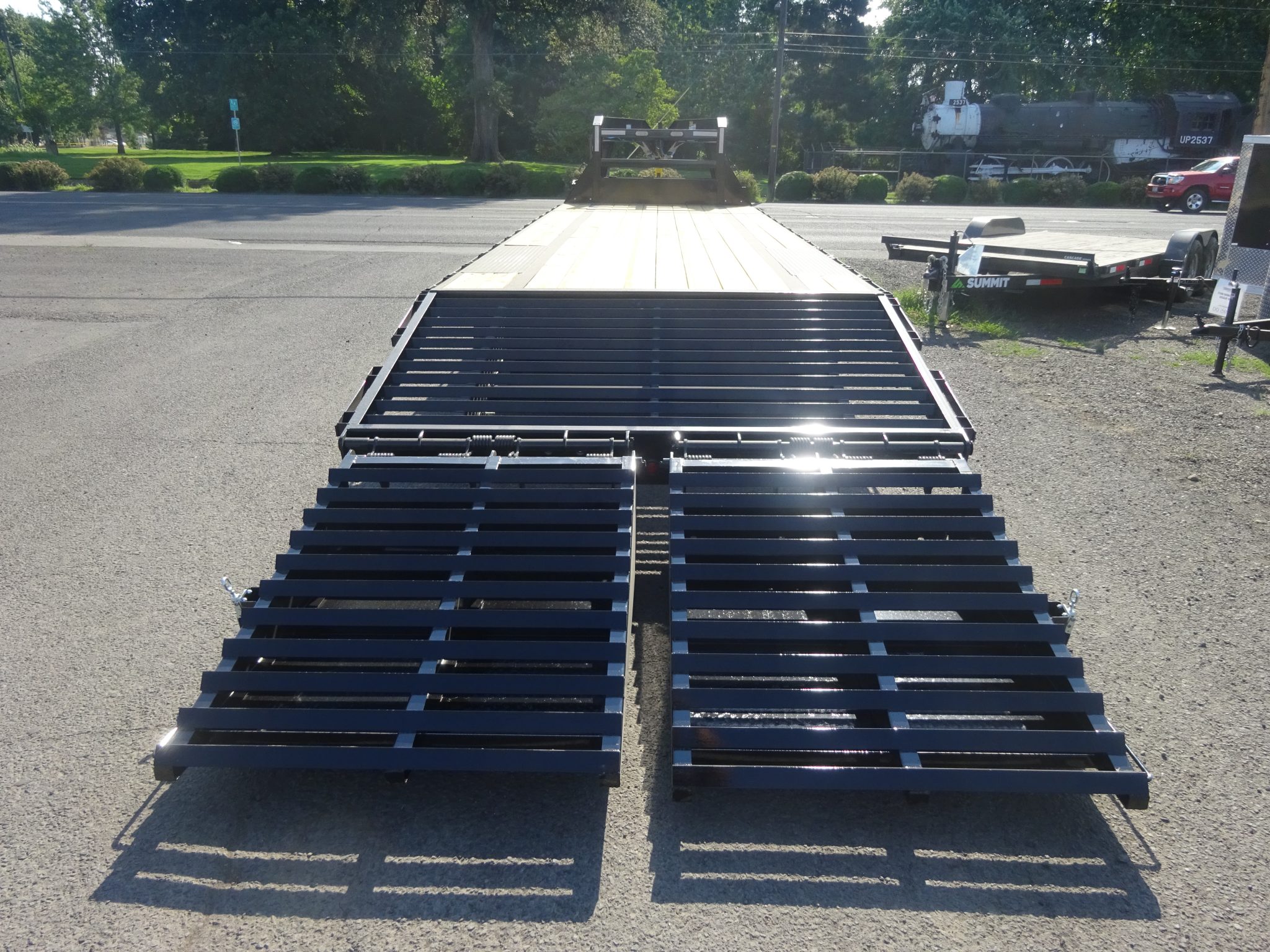 2027 Big Tex 102"x20'+5' 14GN Gooseneck Trailer *** WITH MEGA RAMPS *** - Image 5