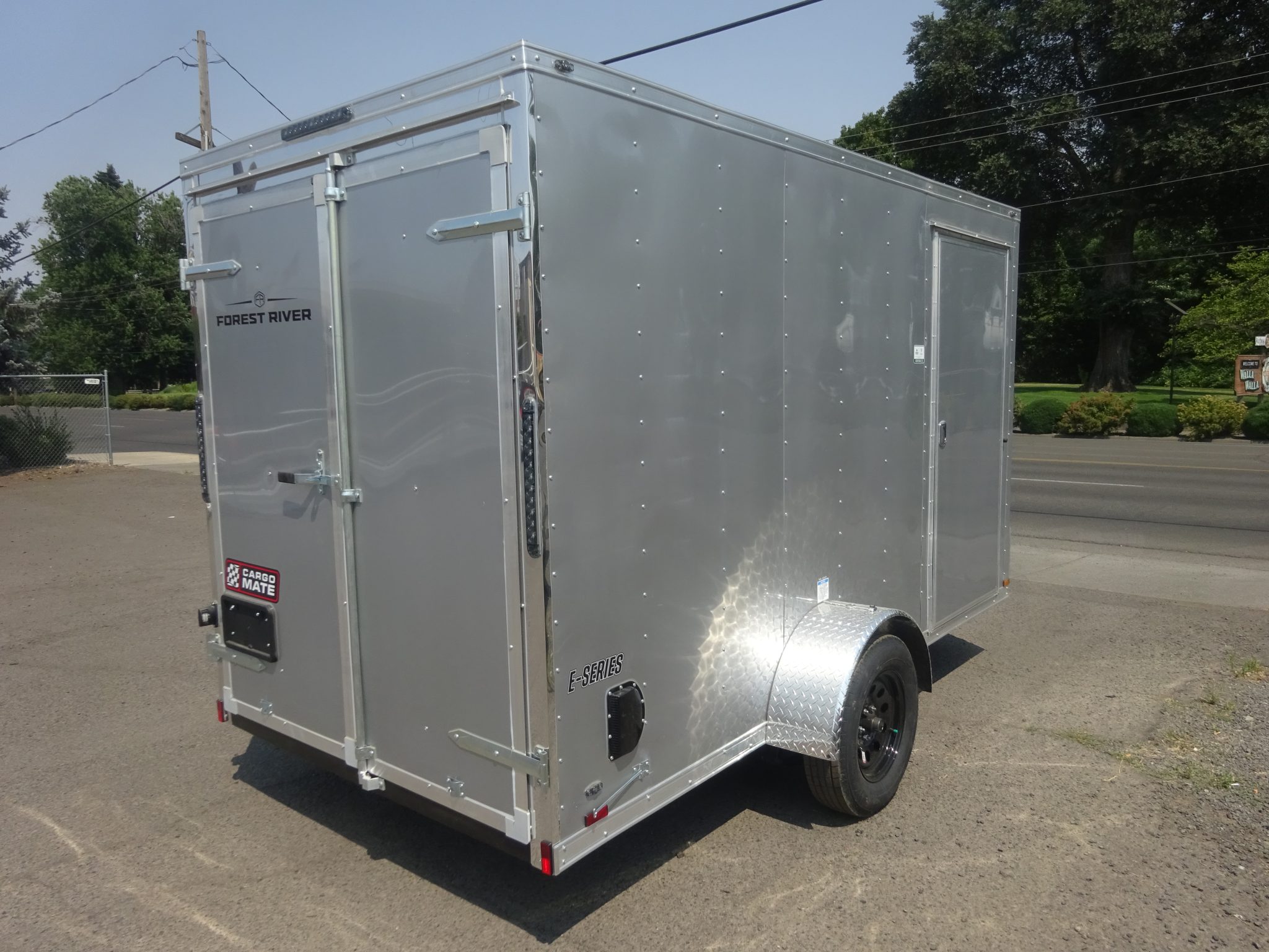 2027 Cargo Mate 6'x12' E-Series Enclosed Trailer *** REAR BARN DOORS *** - Image 4