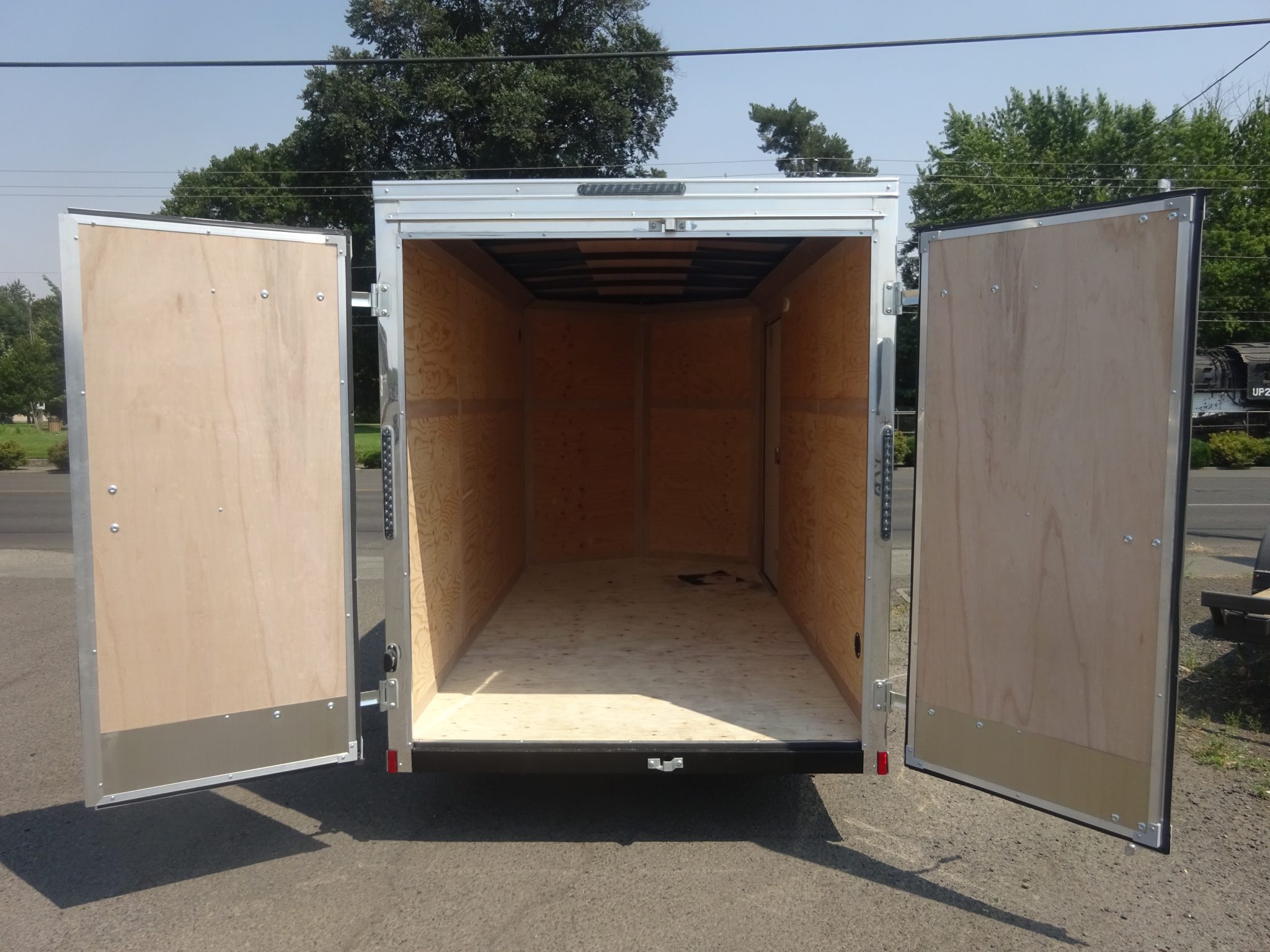 2027 Cargo Mate 6'x12' E-Series Enclosed Trailer *** REAR BARN DOORS *** - Image 5