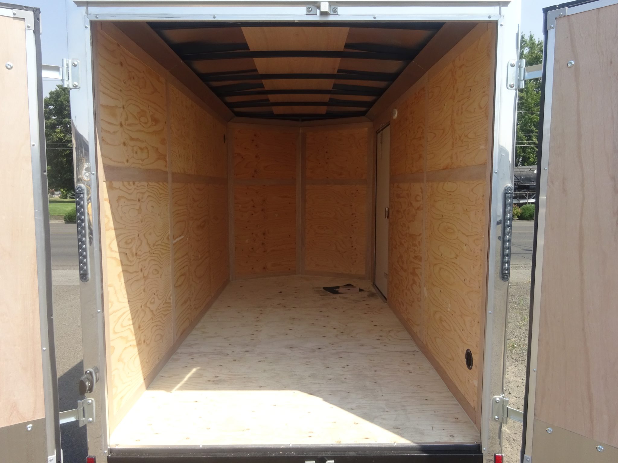 2027 Cargo Mate 6'x12' E-Series Enclosed Trailer *** REAR BARN DOORS *** - Image 6