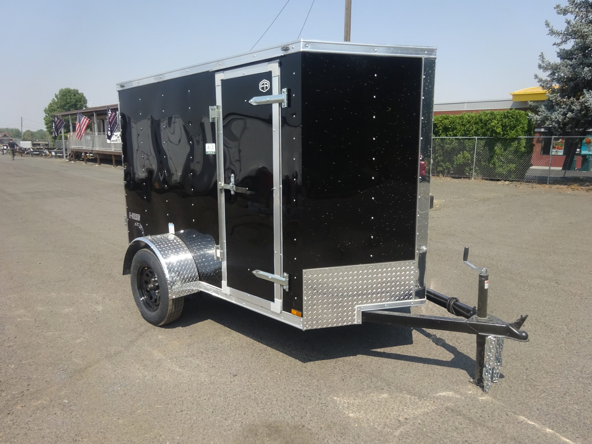 2027 Cargo Mate 5'x8' E-Series Enclosed Trailer *** WITH REAR RAMP *** - Image 3