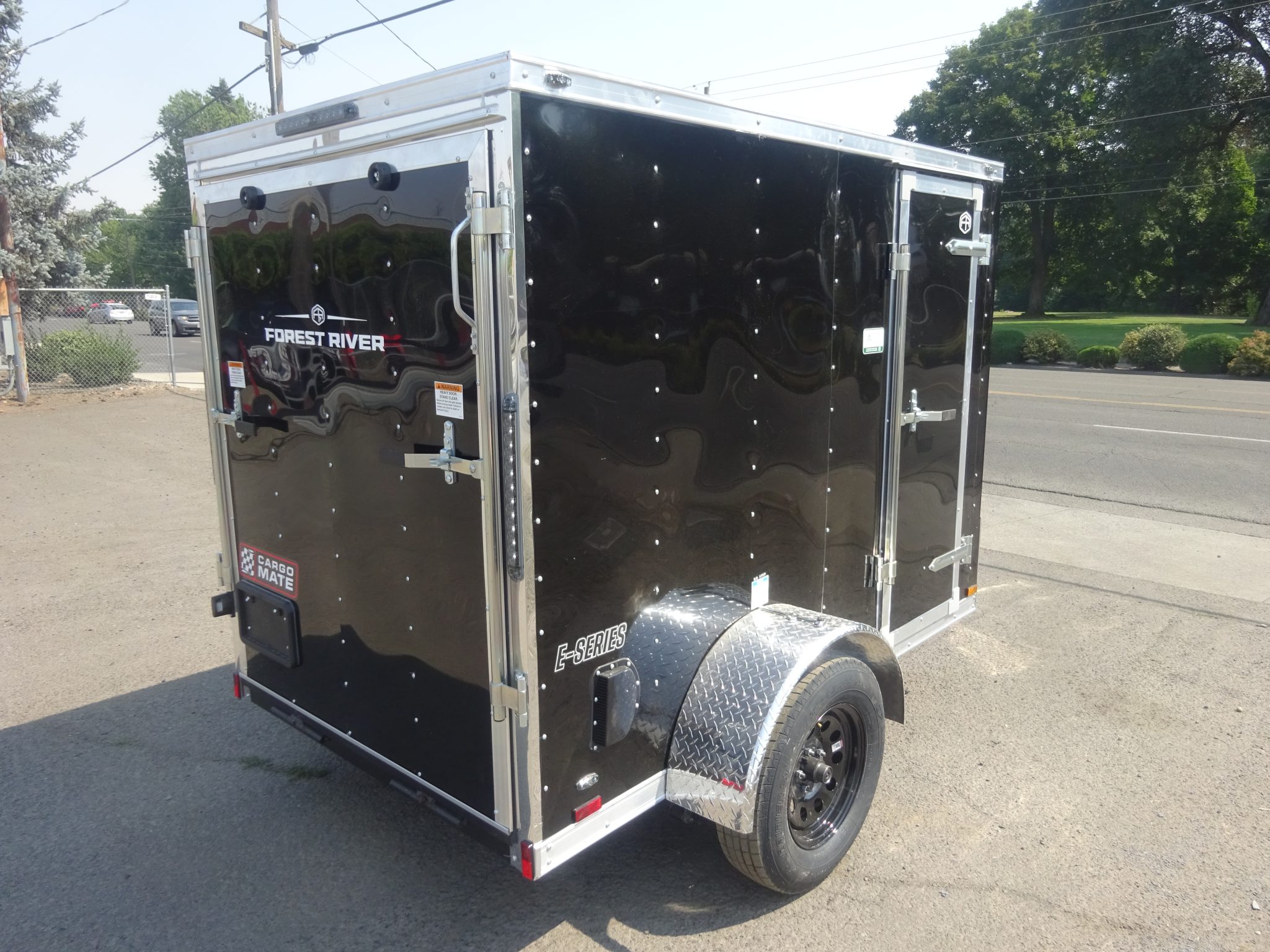2027 Cargo Mate 5'x8' E-Series Enclosed Trailer *** WITH REAR RAMP *** - Image 4