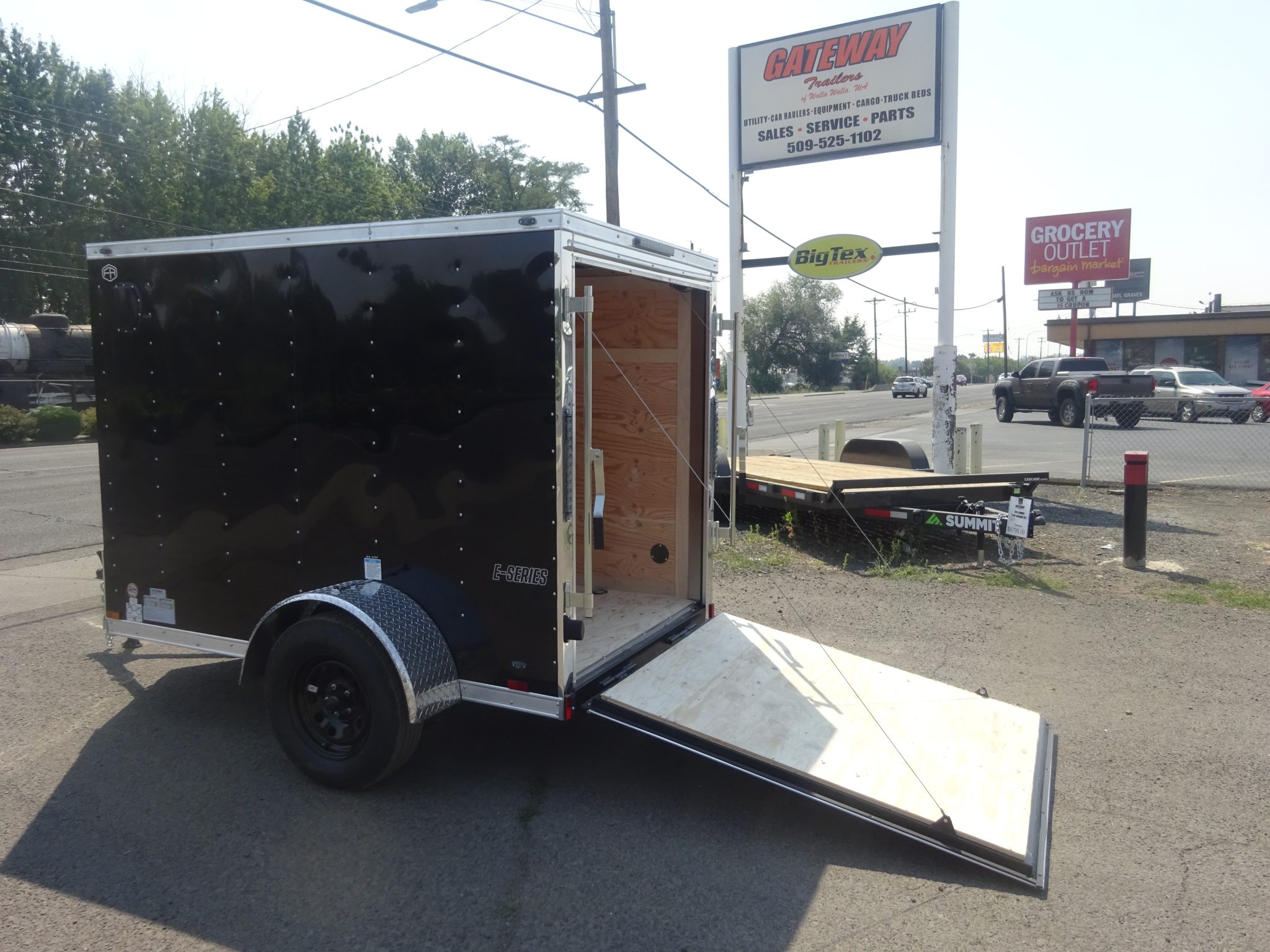 2027 Cargo Mate 5'x8' E-Series Enclosed Trailer *** WITH REAR RAMP *** - Image 7