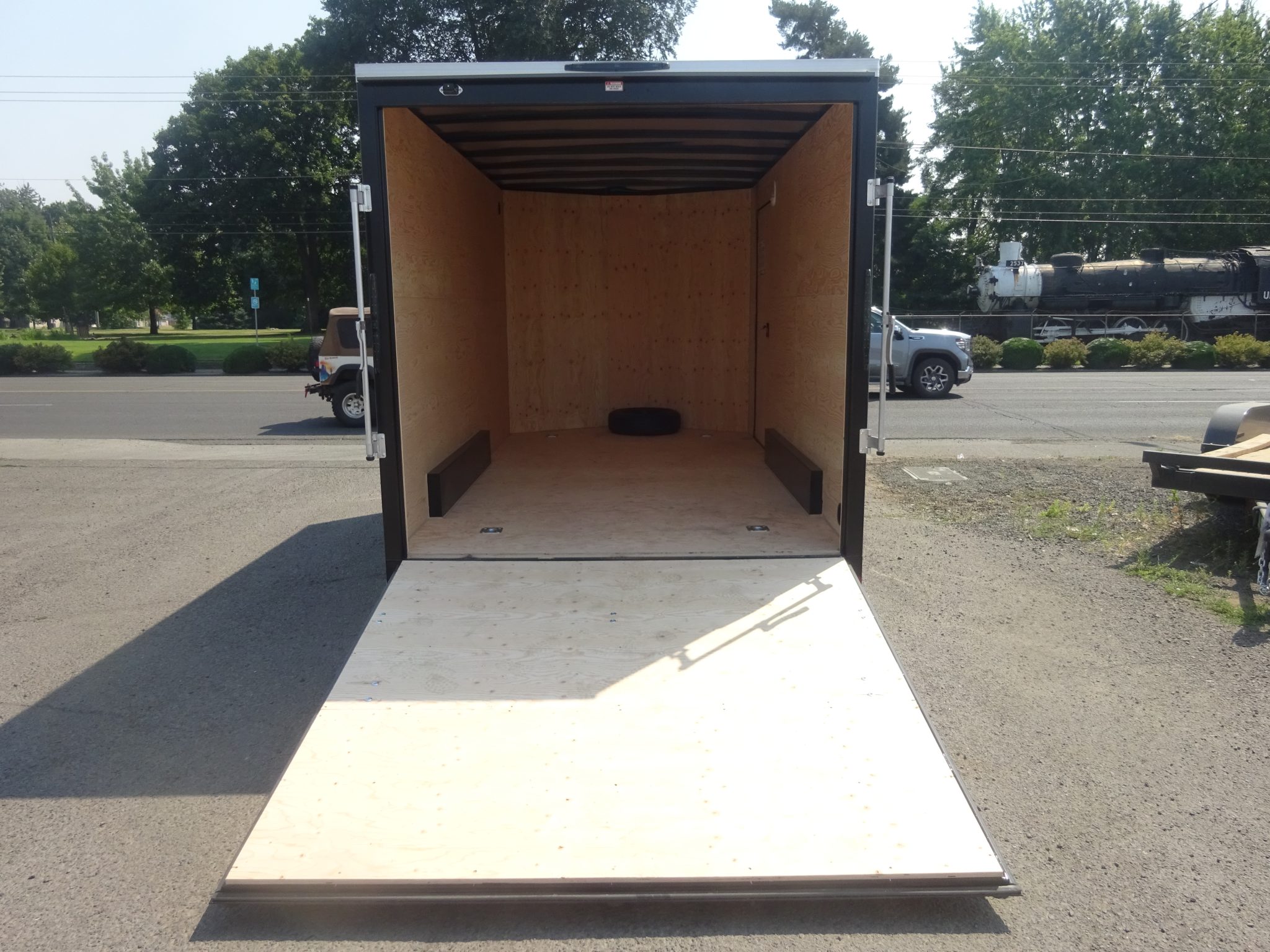 2026 Royal Cargo 7.5'x14'+2' Enclosed Trailer *** 6" EXTRA HEIGHT *** - Image 5