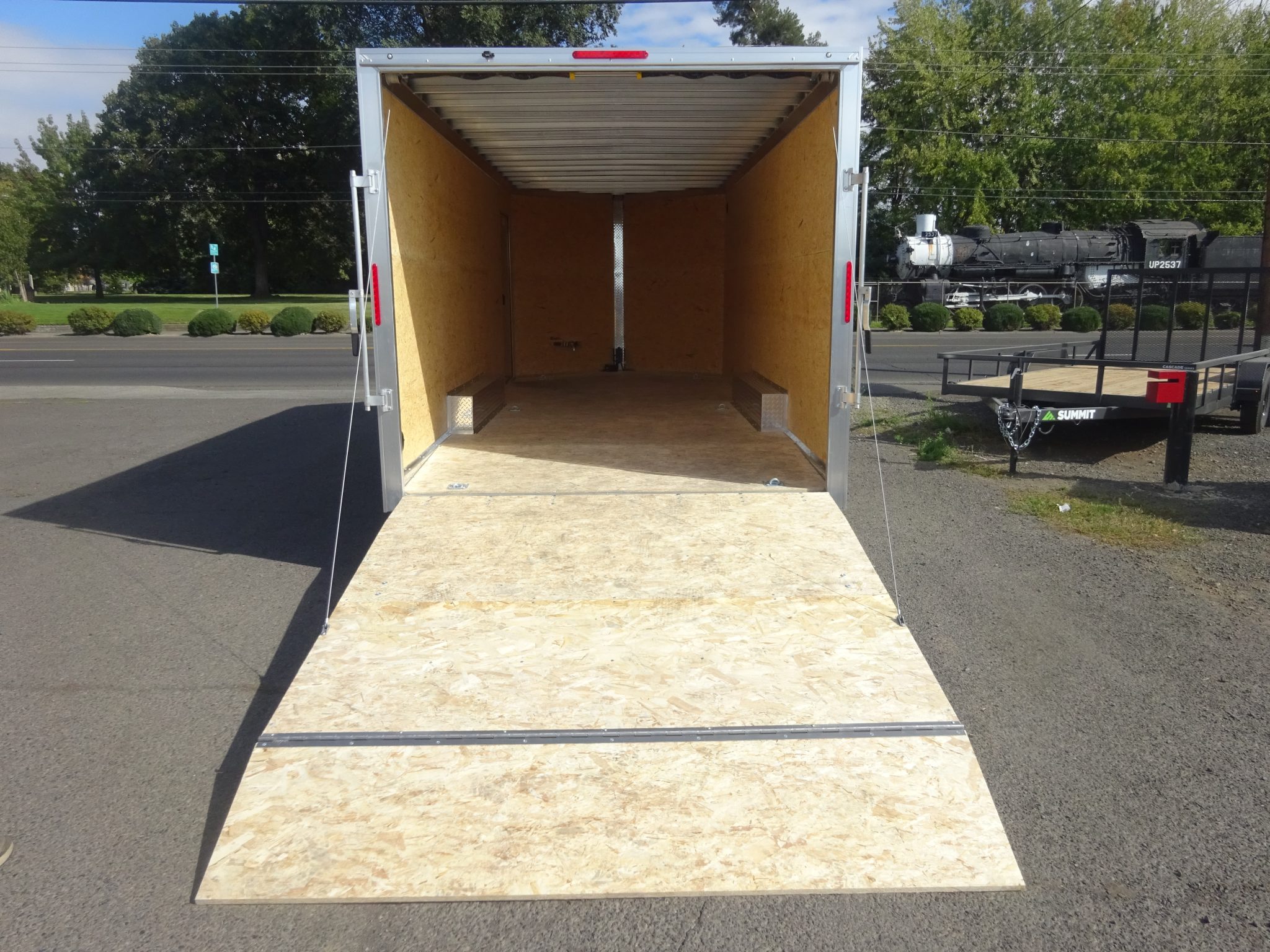 2026 EZ-Hauler 8.5'x20' Enclosed Trailer *** ALL ALUMINUM FRAME *** - Image 5
