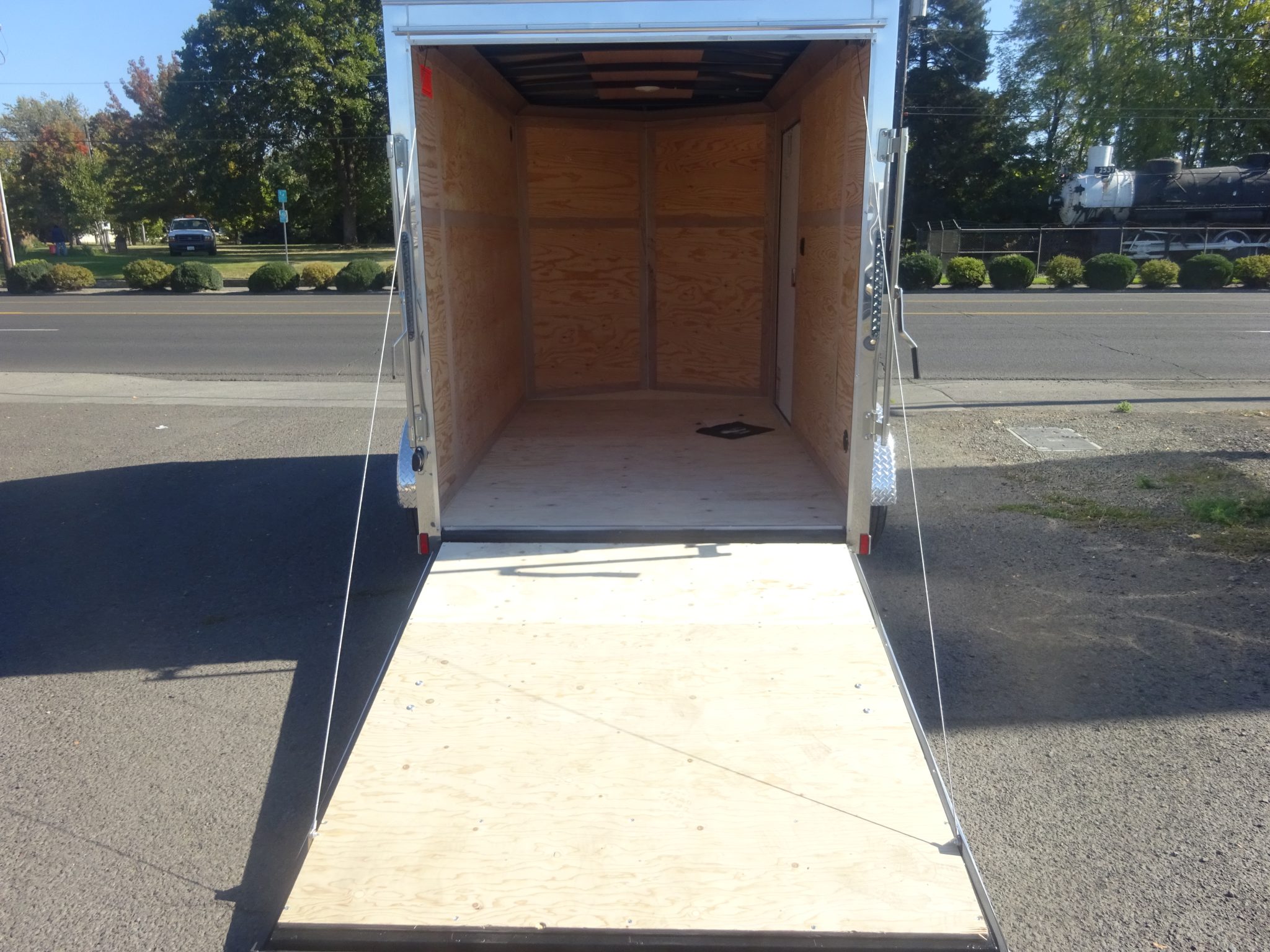 2027 Cargo Mate 6'x10' E-Series Enclosed Trailer *** 6" XTRA HEIGHT *** - Image 5