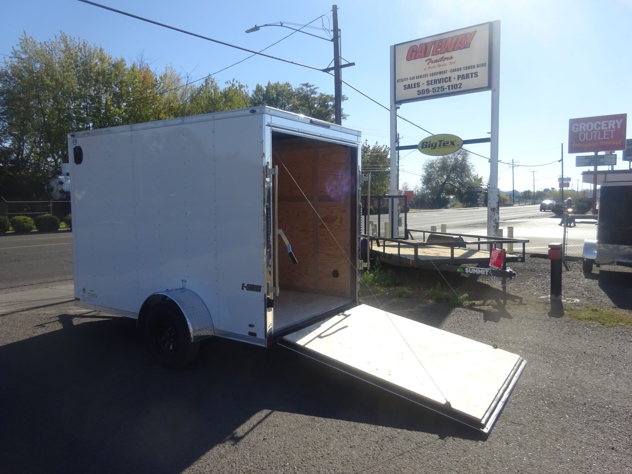 2027 Cargo Mate 6'x10' E-Series Enclosed Trailer *** 6" XTRA HEIGHT *** - Image 7